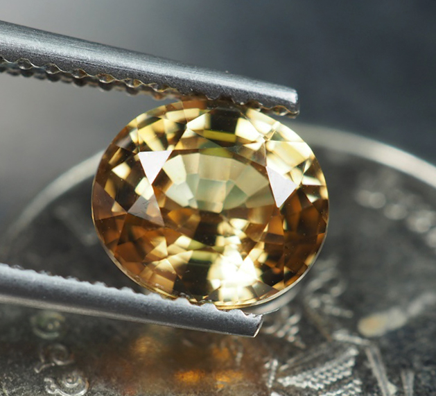 เพทายกัมพูชา 2.16 กะรัตทรงสวยขนาดกำลังดี