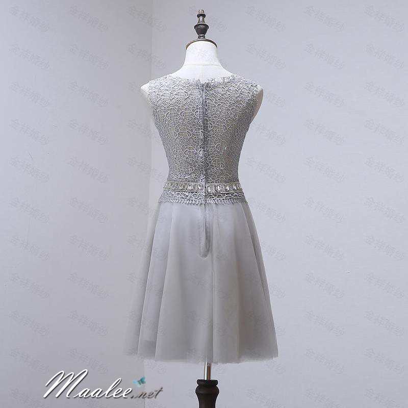 พร้อมเช่า ชุดราตรีสั้น แขนกุด แต่งลูกไม้ เอวคาดเพชรหรู กรโปรงตาข่าย ด้านหลังซีทรูแนวเซ็กซี่ สีเทา