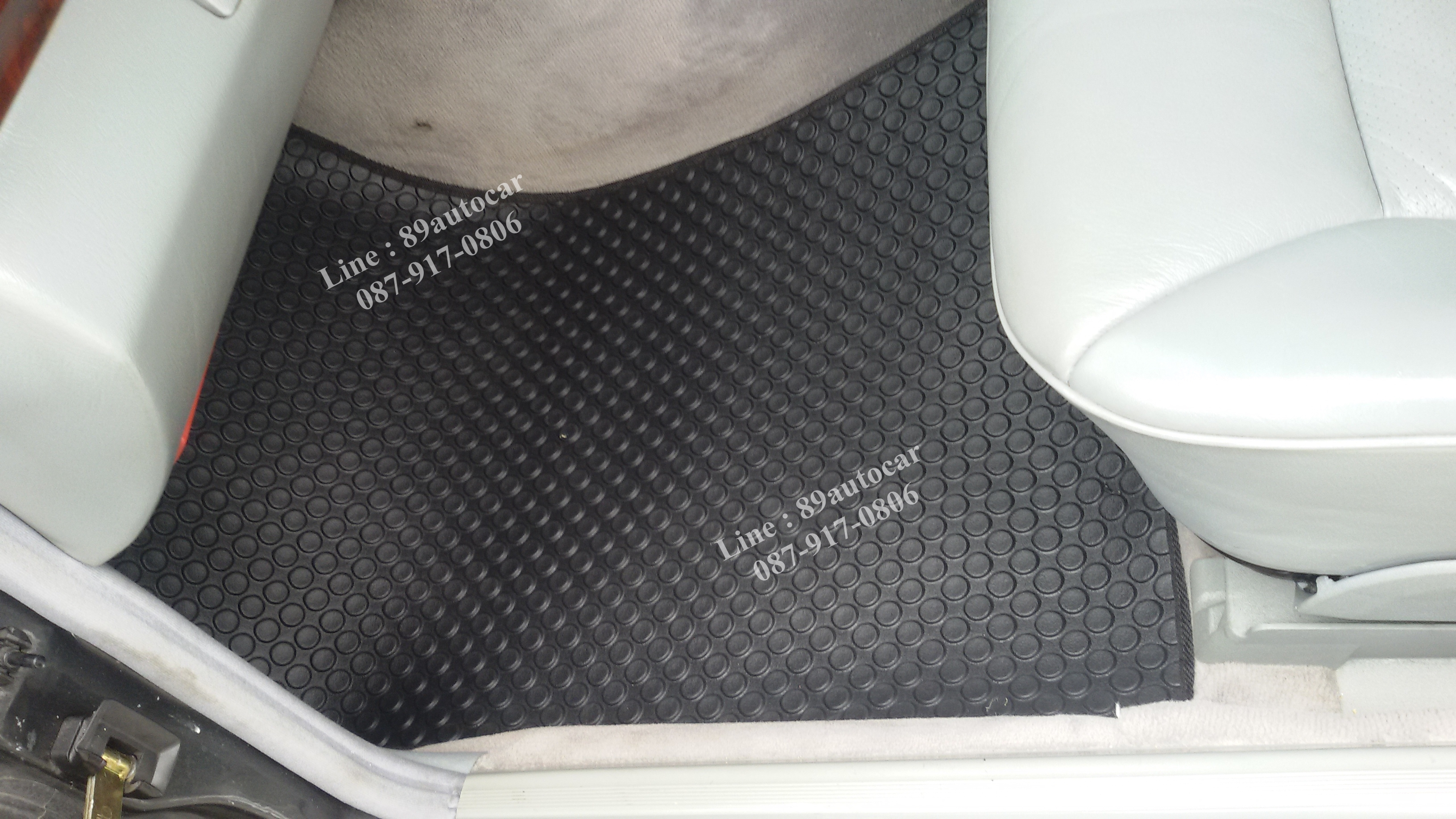 ผ้ายางปูพื้นรถยนต์ C240 W202 กระดุมสีดำขอบดำ