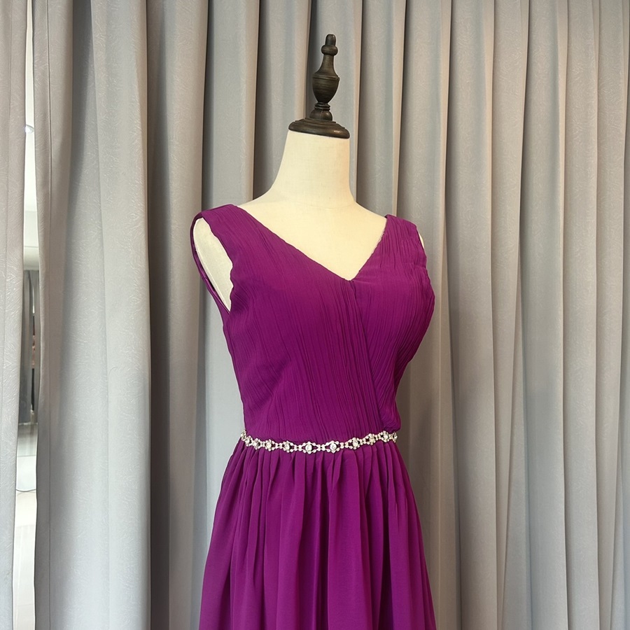 พร้อมส่ง ชุดราตรีสั้น แขนกุด หน้าสั้นหลังยาว สีม่วงเม็ดมะปราง คาดเอวคริสตัล