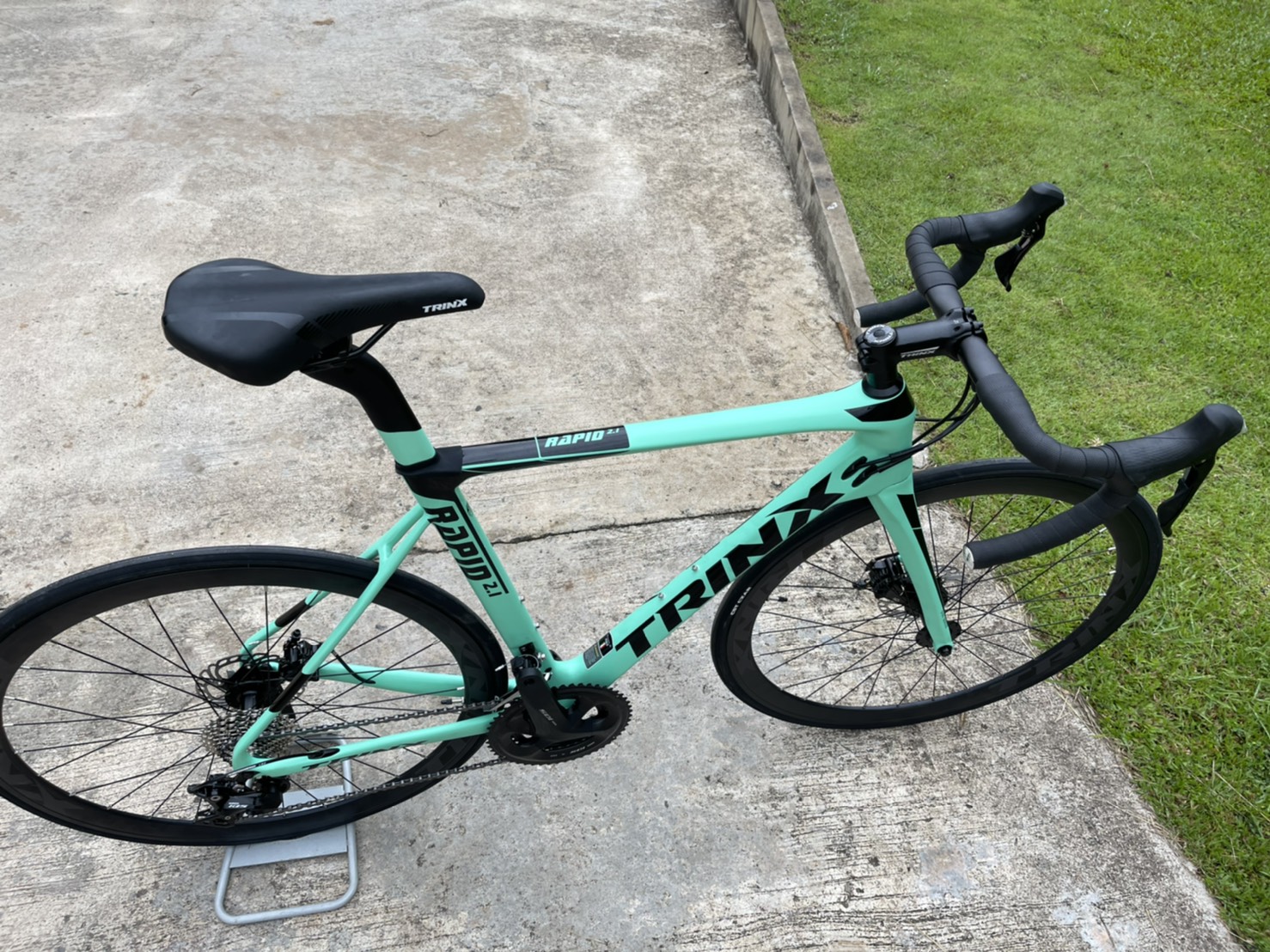 จักรยานเสือหมอบ TRINX RAPID 2.1 DISC Road bike Carbon, 2*11 speed 105 SHIMANO ล้อ 700C, 2020 (ดิสสาย)