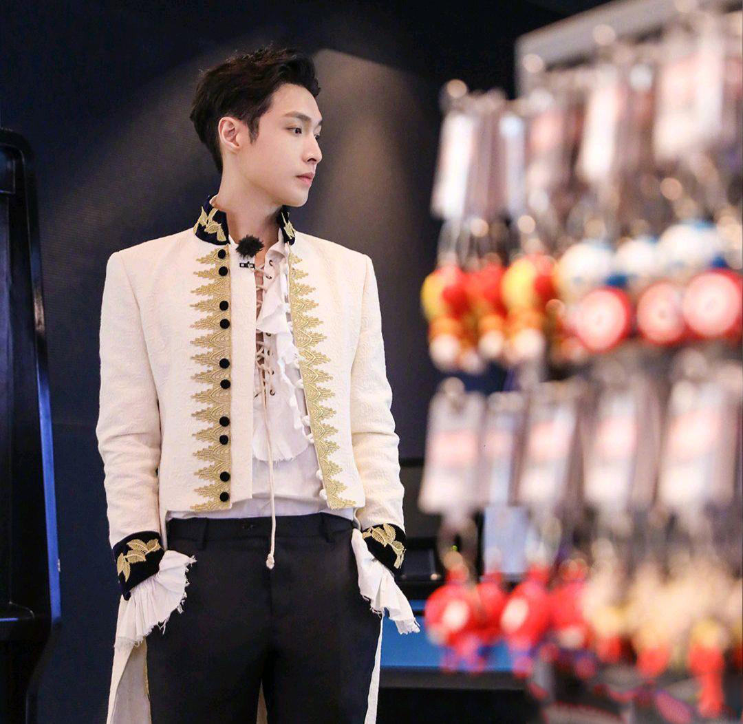 พร้อมเช่า เสื้อสูทเจ้าชาย สูทอังกฤษ ขุนนางอังกฤษ