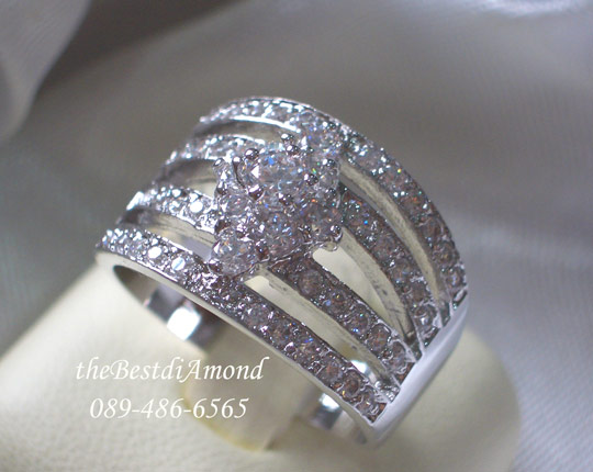 RL009RD+++แหวน 4 แถวเริ่ดหรู+++แหวนแถววงนี้สวยมากๆๆ มาถึง 4 แถวพร้อมโดดเด่นตรงกลางด้วยการวางรูปแบบข้าวหลามตัด หรูหราอลังการ แพรวพราวไปทั้งวง งานสวยมาก