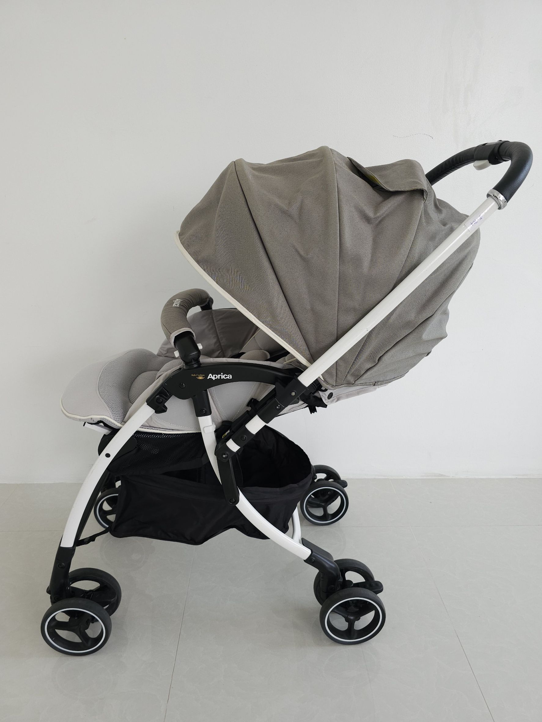 Aprica Luxuna Sofa Cushion สีเทา