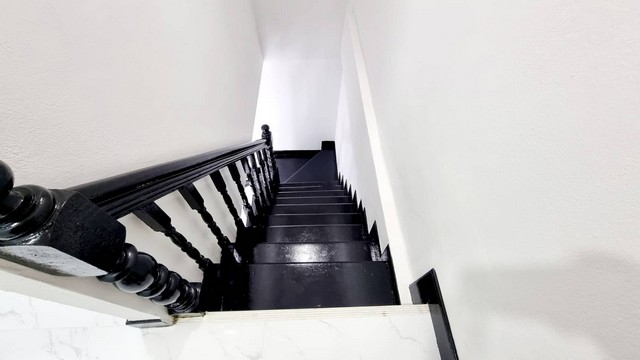 ขายทาวน์เฮ้าส์หมู่บ้านกรุงทอง 2 ชั้น 2 ห้องนอน 1 ห้องน้ำ รีโรเวทใหม่ พร้อมเข้าอยู่ ฟรีโอน