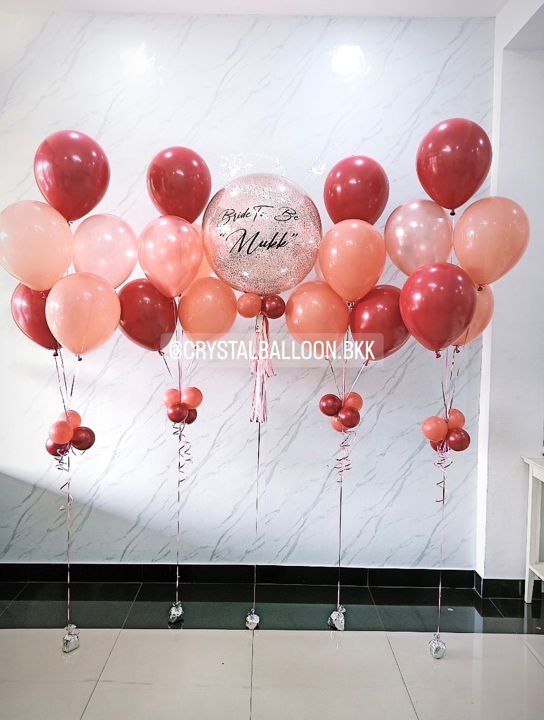 ลูกโป่ง Bride To Be Bubble ขนาด 24" พร้อมตกแต่ง ช่อลูกโป่ง 5 ลูก 4 ช่อ สามารถเปลี่ยนสีลูกโป่ง/เปลี่ยนข้อความ/เปลี่ยนขนาดได้