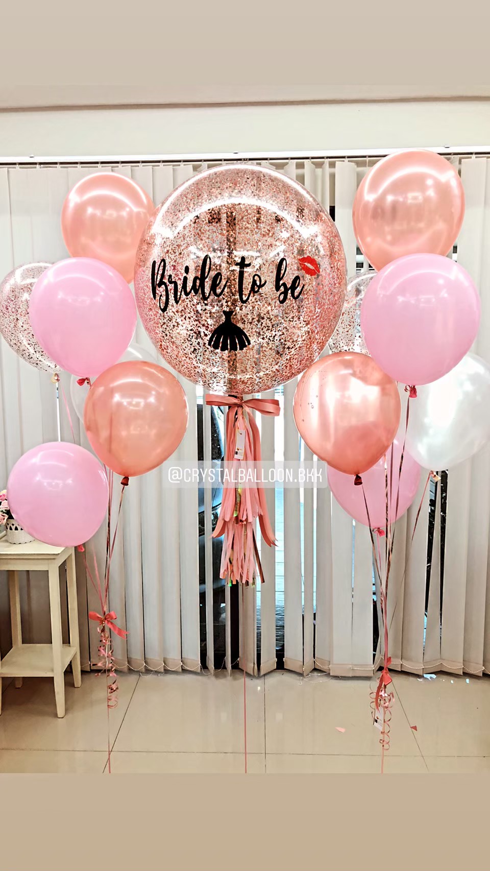 ลูกโป่ง Bride To Be Bubble ขนาด 24" พร้อมตกแต่ง ช่อลูกโป่ง 7 ลูก 2 ช่อ สามารถเปลี่ยนสีลูกโป่ง/เปลี่ยนข้อความ/เปลี่ยนขนาดได้