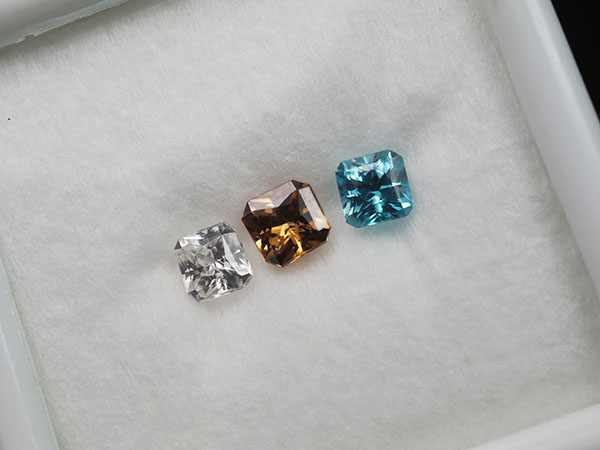 เพทายกัมพูชา 1.80 กะรัต 3 ชิ้นทรงปริ๊นเซส