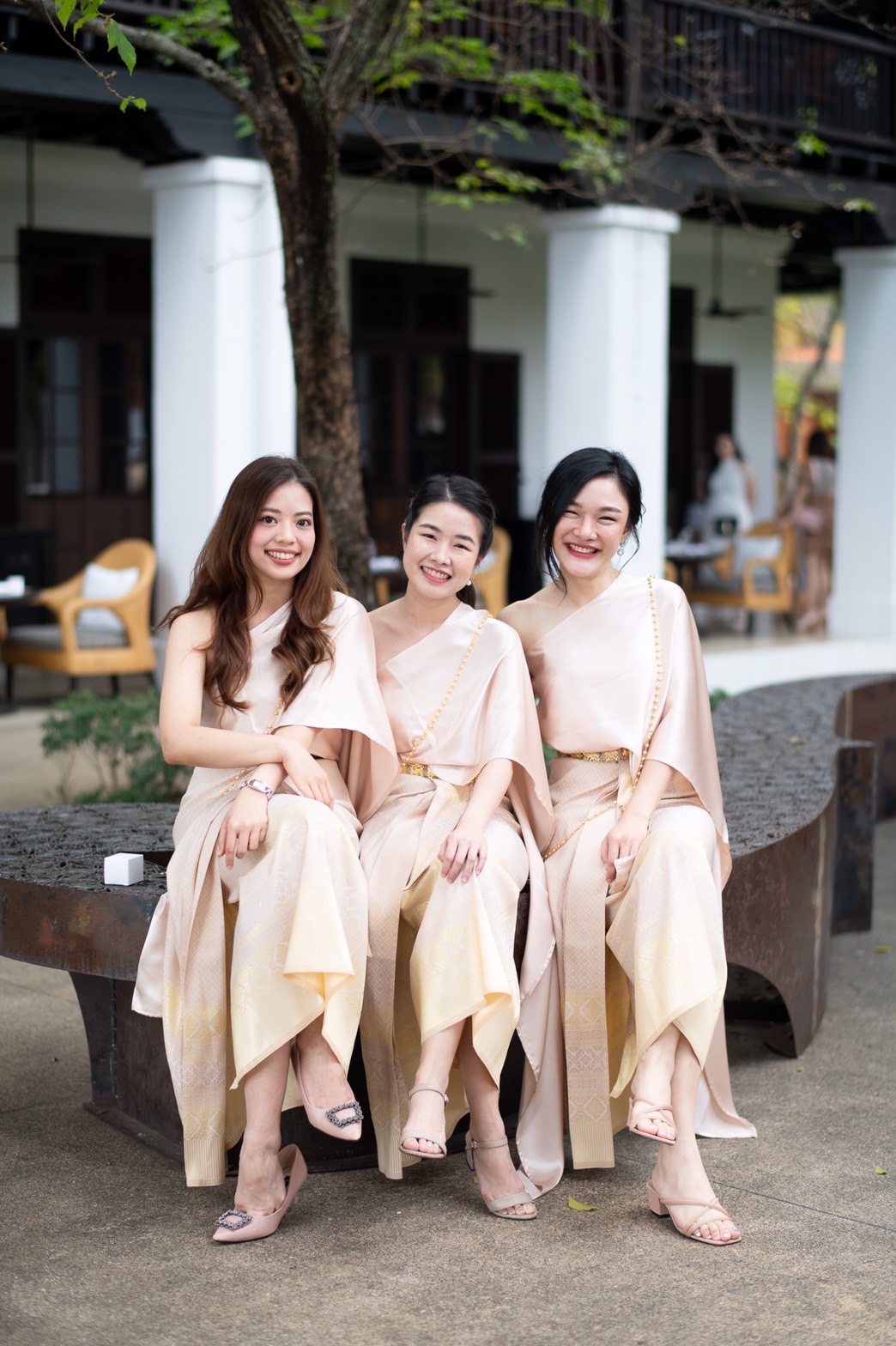 เช่า ชุดไทย ชุดเพื่อนเจ้าสาว ชุดไทยผ้าถุงสีครีมทอง สไบสีครีมแชมเปญ