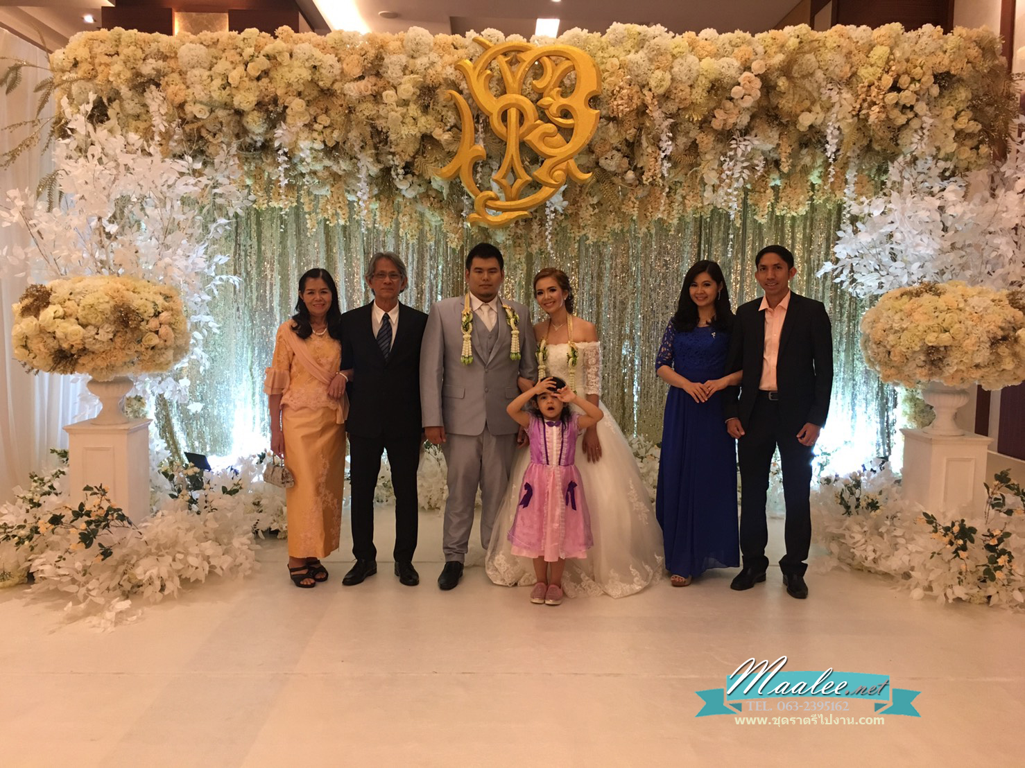 พร้อมเช่า ชุดราตรียาว สีน้ำเงิน แขนสามส่วน ลูกไม้ฉลุ กระโปรงผ้าชีฟอง