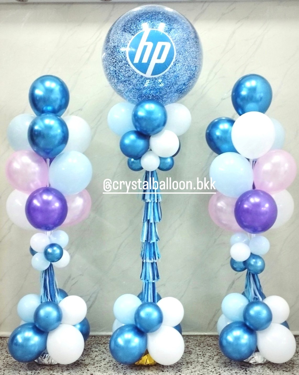 เสาลูกโป่ง เปิดงาน Bubble ขนาด 36" กลิตเตอร์สีน้ำเงิน 1 เสา พร้อม เสาช่อลูกโป่ง ช่อ 10 ลูก 2 เสา พร้อมตกแต่ง สามารถเปลี่ยนสีลูกโป่ง/เปลี่ยนข้อความได้