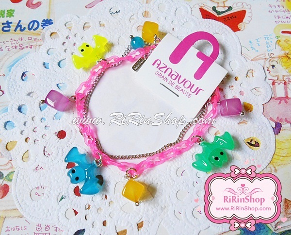 Aznavour สร้อยข้อมือเซลลูโลสเส้นคู่ จี้ค้างคาว ( Neon pink )