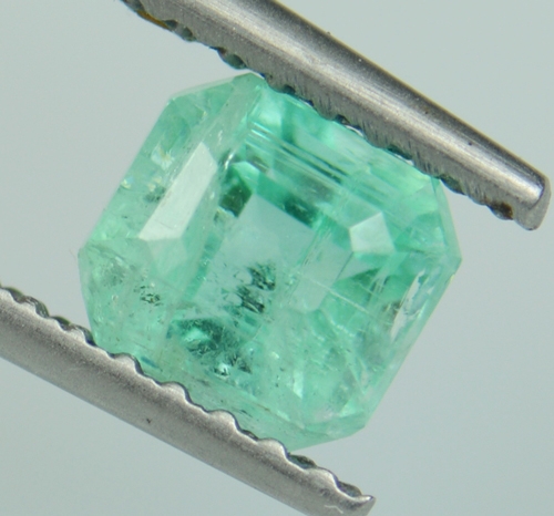 พลอยมรกตดิบ (Emerald) 0.70 กะรัต No oil