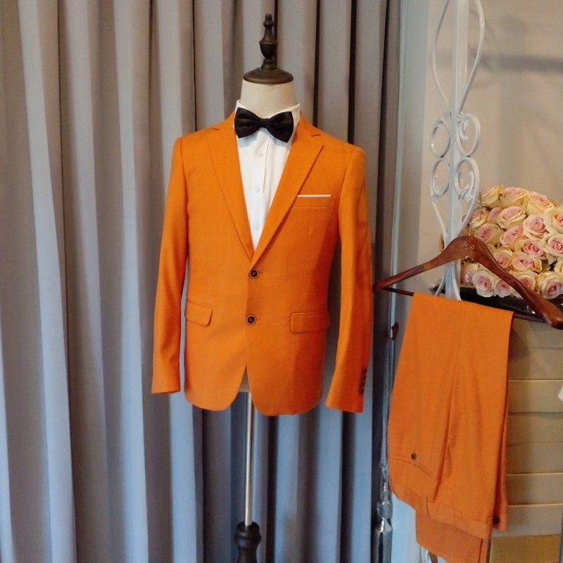 พร้อมเช่า ชุดสูทชาย สีส้ม สไตล์เกาหลี (ไม่มีเสื้อกั๊ก)