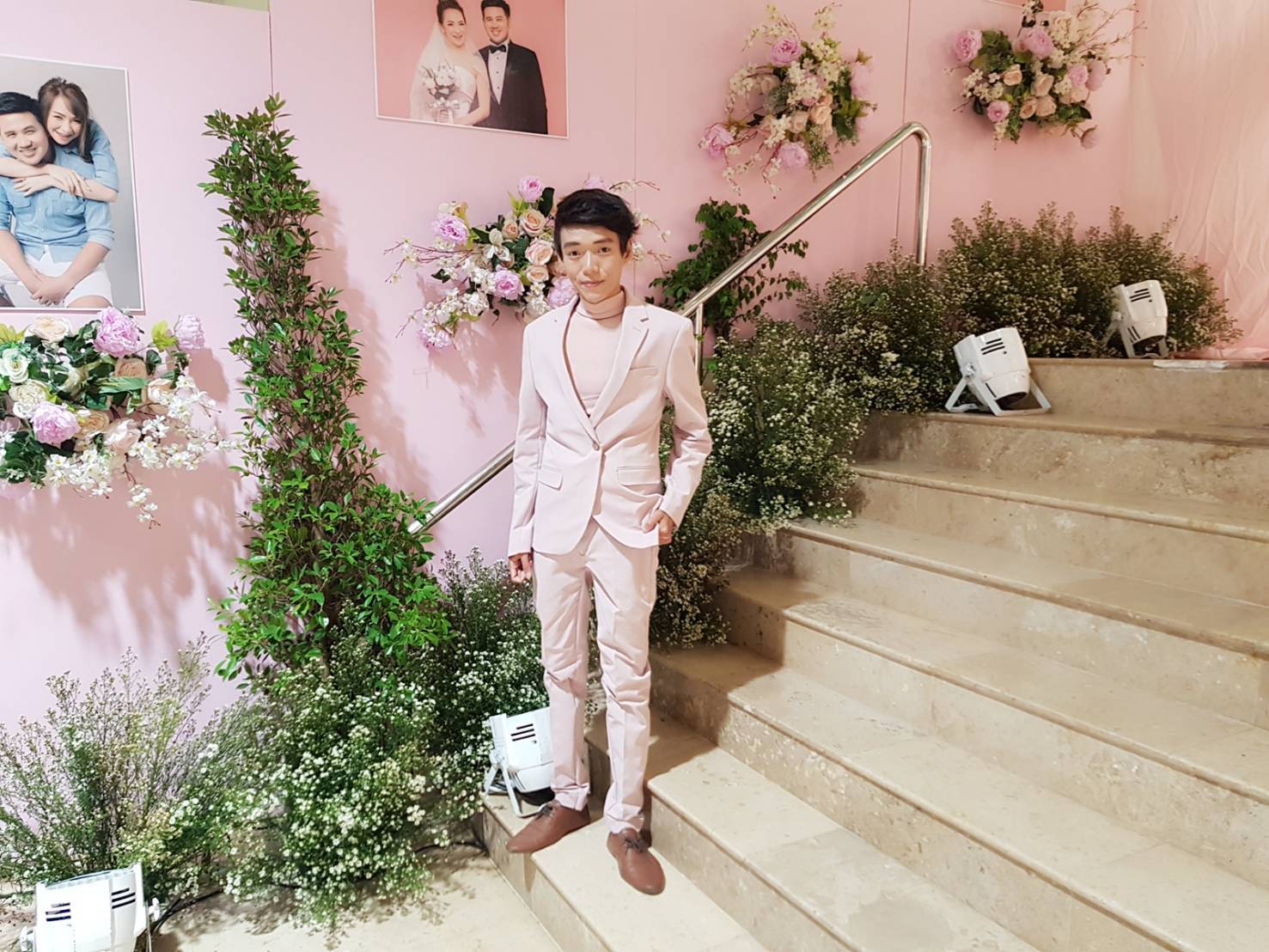 พร้อมเช่า ชุดสูทชาย สีชมพูพาสเทล Pastel Pink ทรงเข้ารูป สไตล์เกาหลี (ไม่มีเสื้อกั๊ก)