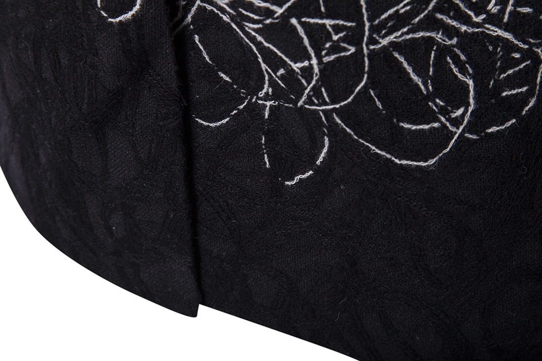 พร้อมเช่า เสื้อสูทชาย สีขาวดำ ปักลายกราฟฟิก กางเกงดำ