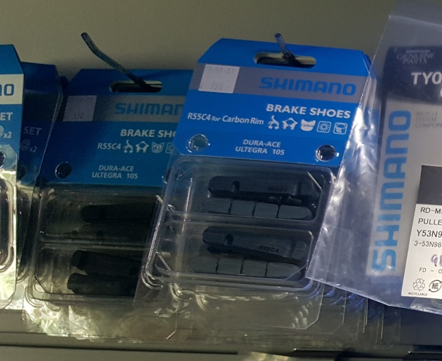 เฉพาะแผ่นยางเบรค R55C4 (สำหรับขอบล้อคาบ้อน)