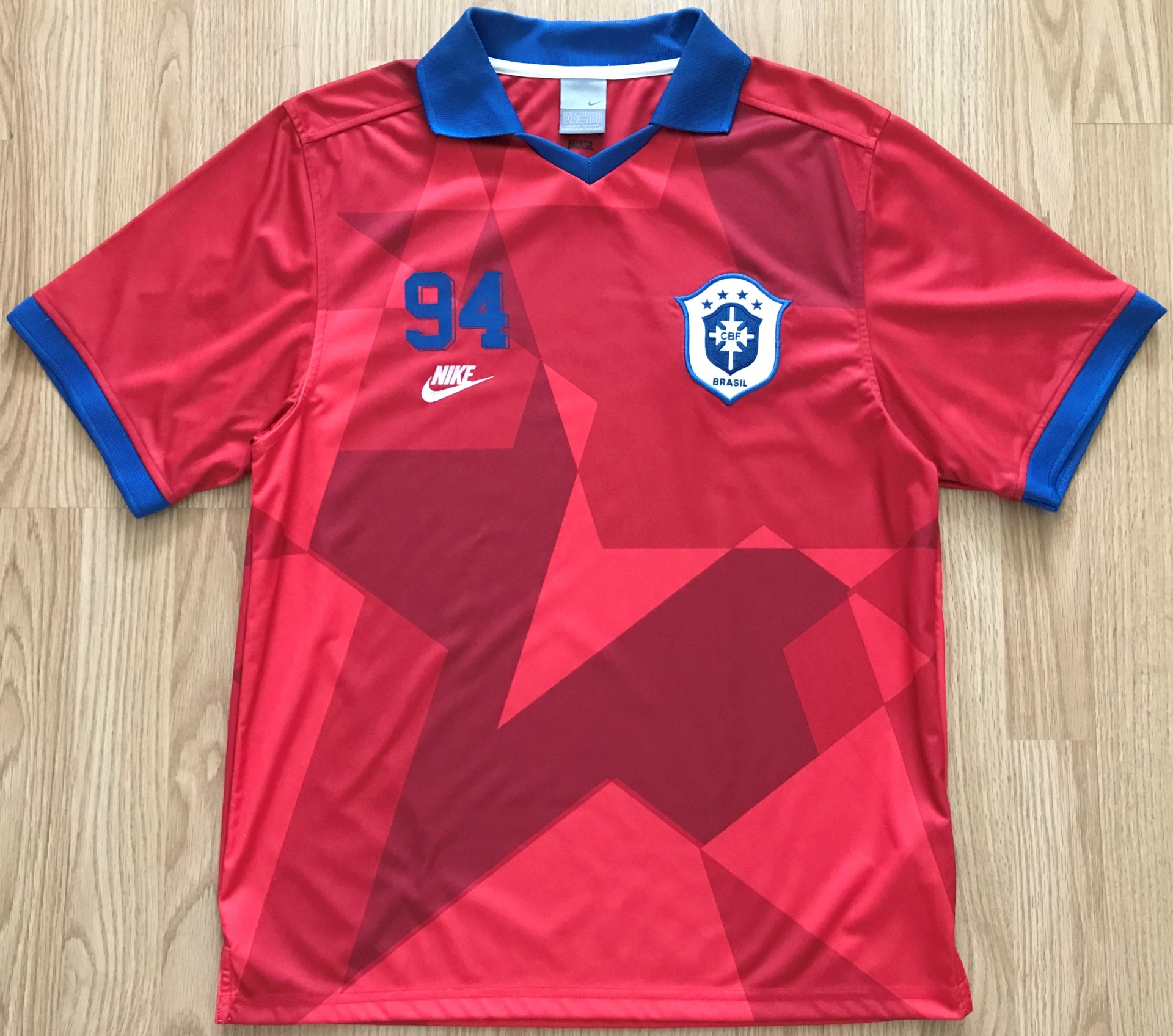 เสื้อฟุตบอล ทีมชาติบราซิล ชุดที่ระลึก เรโทร แชมป์ฟุตบอลโลก 1994 ใหม่ M-Size / BRAZIL Football Shirt Retro Commemorative Kit FIFA WORLD CHAMPIONS 1994 Jersey NEW M-Size