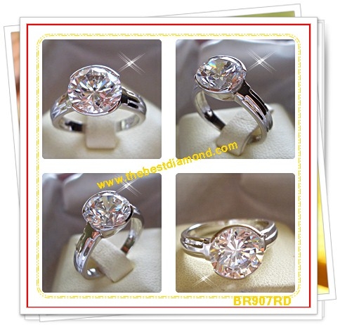 แหวนเพชรเม็ดเดี่ยว เล่นไฟดีมาก เรียบๆ แต่หรูอลังการมากสำหรับรหัสนี้ค่ะ โชว์เพชรเต็มๆ ขนาดประมาณ 3 กะรัต ชุบทองแท้ 24 K หนา 5ไมครอน BR907RD