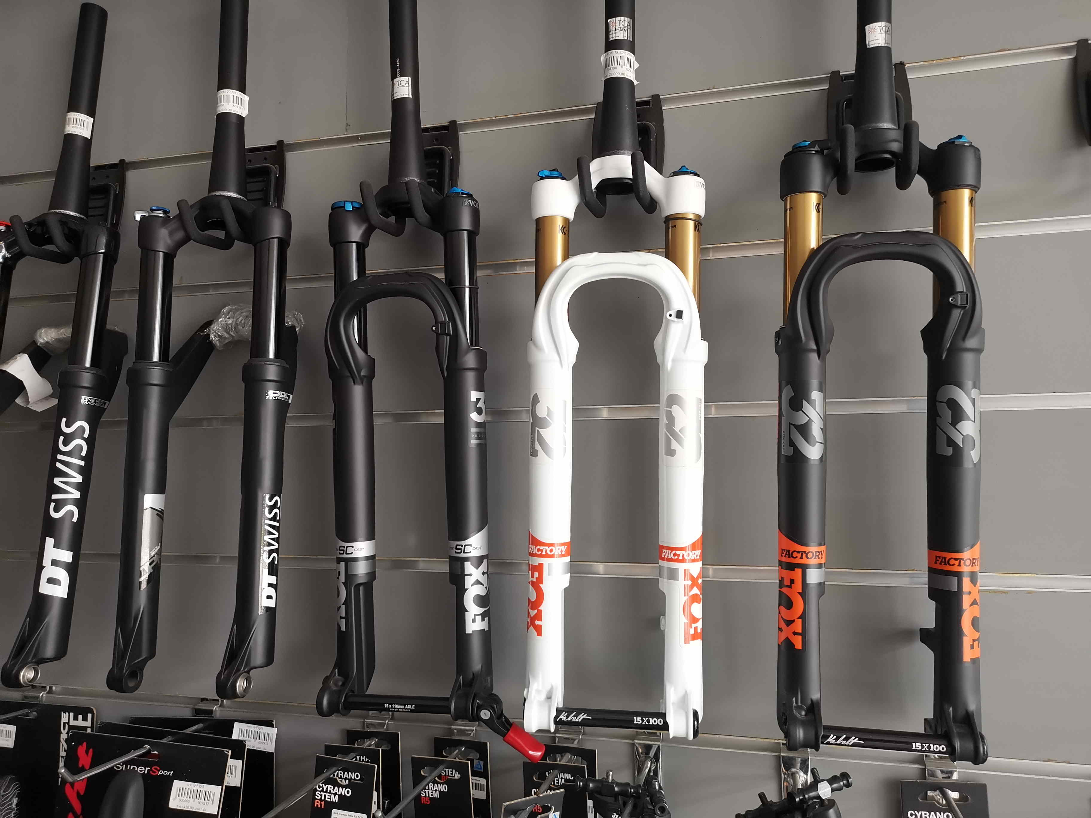 Fox 32 FLOAT 100 3Pos-Adj FIT4 29" 9mm 1.5 Tapered Black 44mm Kashima Factory Fork, 910-01-840