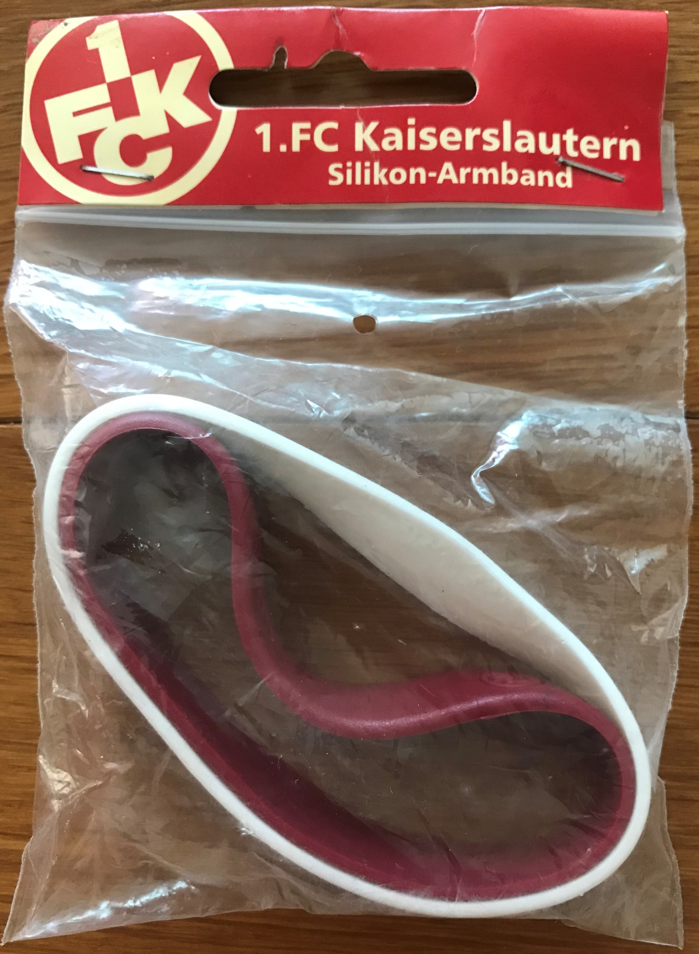 สายรัดข้อมือซิลิโคนฟุตบอล สโมสรไกเซอร์สเลาเทิร์น - 1.FC KAISERSLAUTERN ใหม่ / 1.FC KAISERSLAUTERN Football Club Silicone Wristband - 1.FC KAISERSLAUTERN NEW