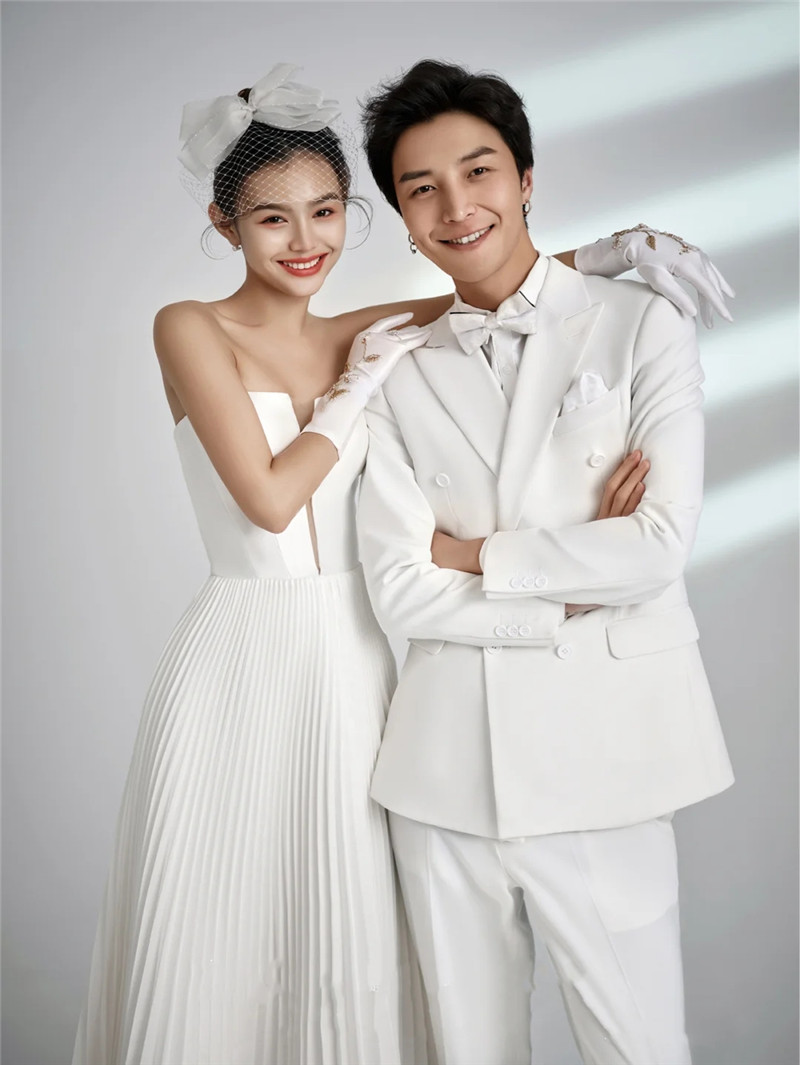 พร้อมเช่า ชุดสูทชาย สีขาว กระดุม 2 แถว