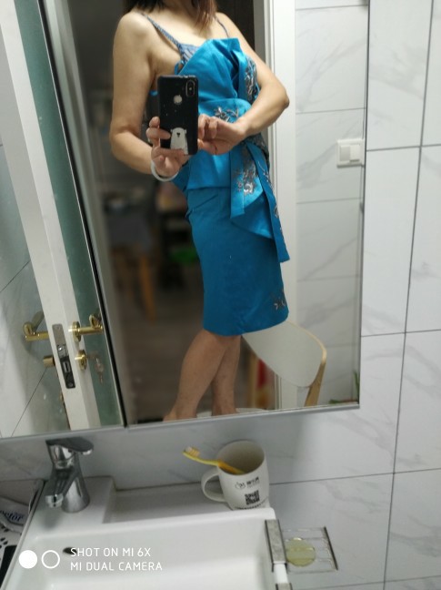 พร้อมส่ง ชุดราตรีสั้น เกาะอก Karen สีน้ำทะเล ปักดอกสีเงิน จับเดรปด้านหน้า (เหลือเฉพาะไซส์ S)