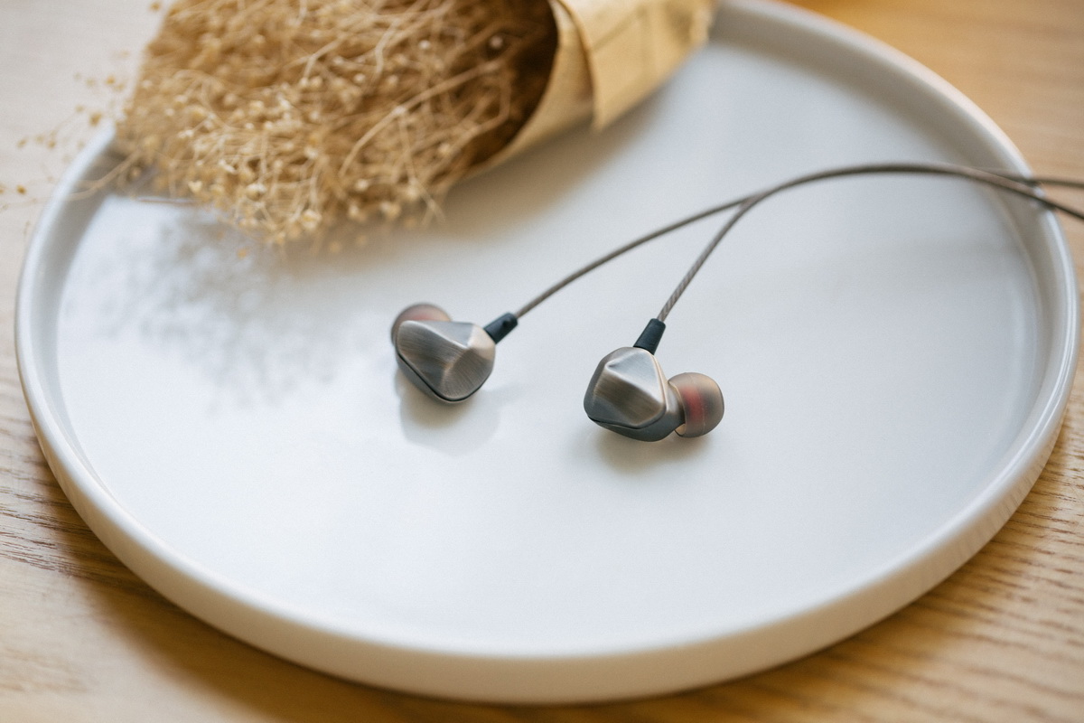 ขาย Auglamour F100 หูฟังบอดี้เหล็ก พร้อมไมค์ รองรับ Smart phone