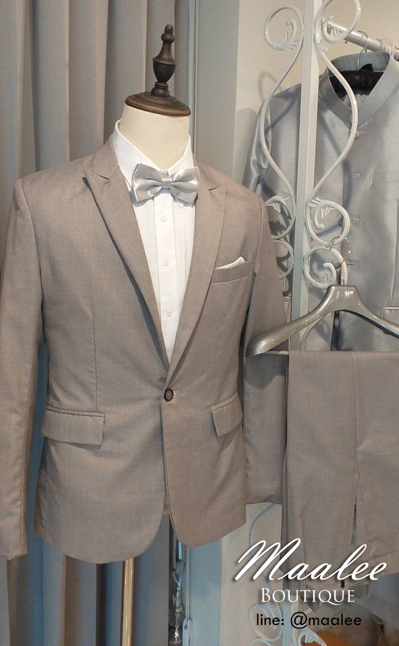 พร้อมเช่า ชุดสูทชาย สีเทาอ่อน เข้ารูป พร้อมเสื้อกั๊ก