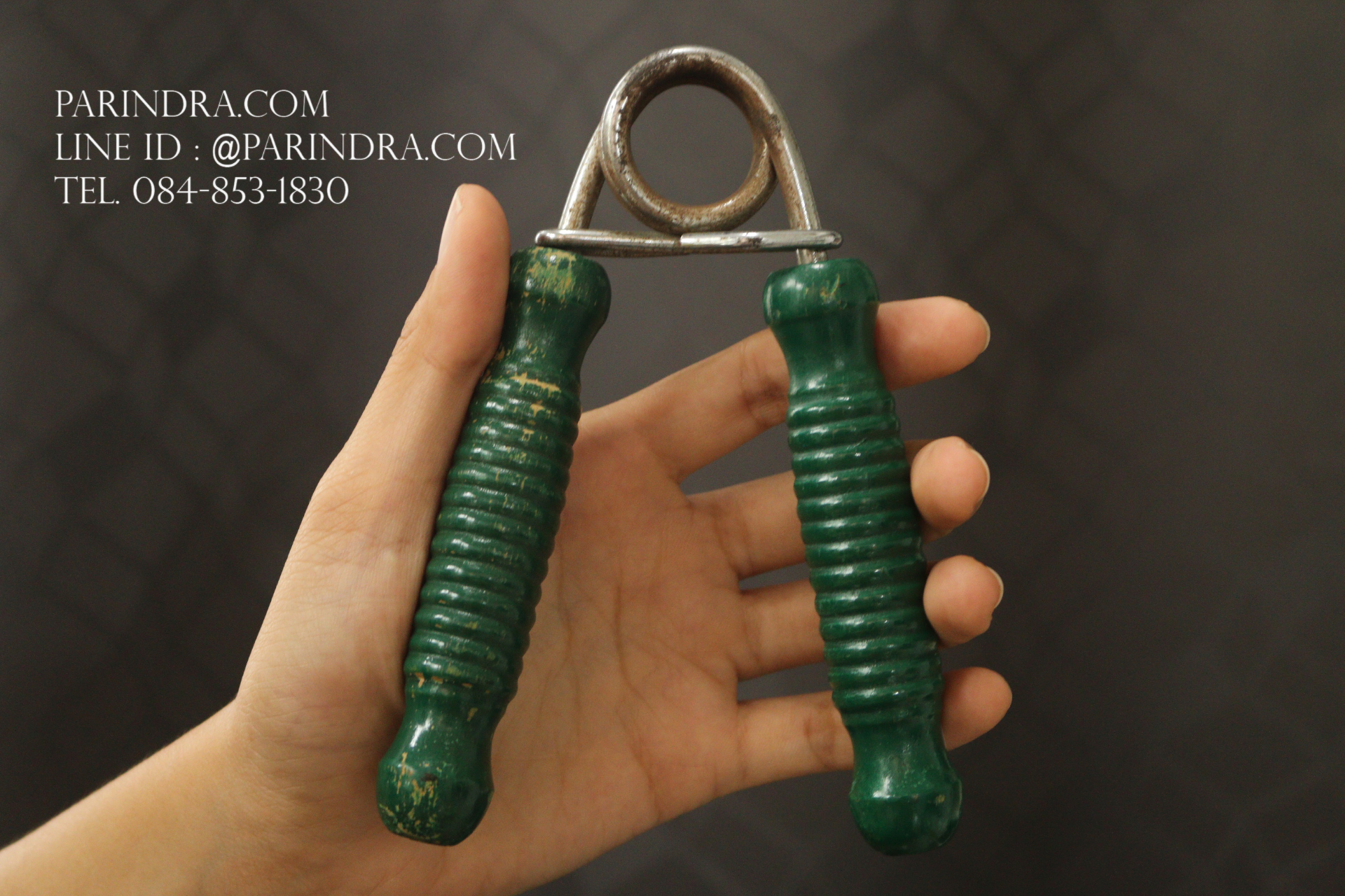 อุปกรณ์สำหรับบีบฝึกกำลังมือ ด้ามไม้สีเขียว ใช้การได้ดี JAPAN