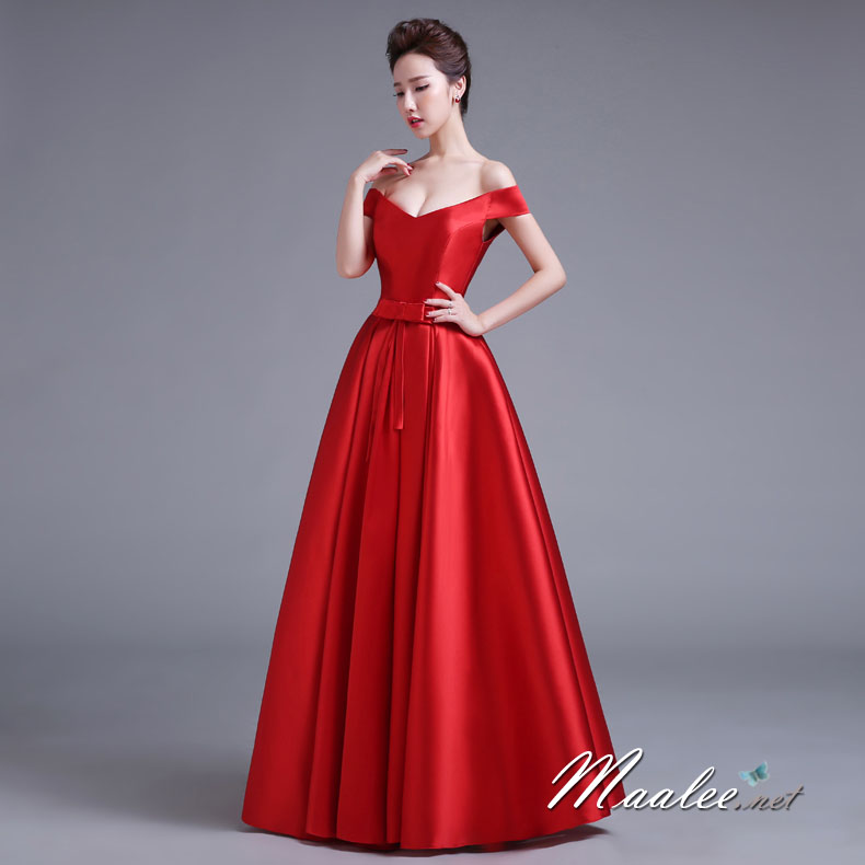 พร้อมเช่า ชุดราตรียาว แบบปาดไหล่ ผ้าไหมดัชเชส แต่งโบว์ช่วงเอว สีแดง (เชือกผูกหลัง)