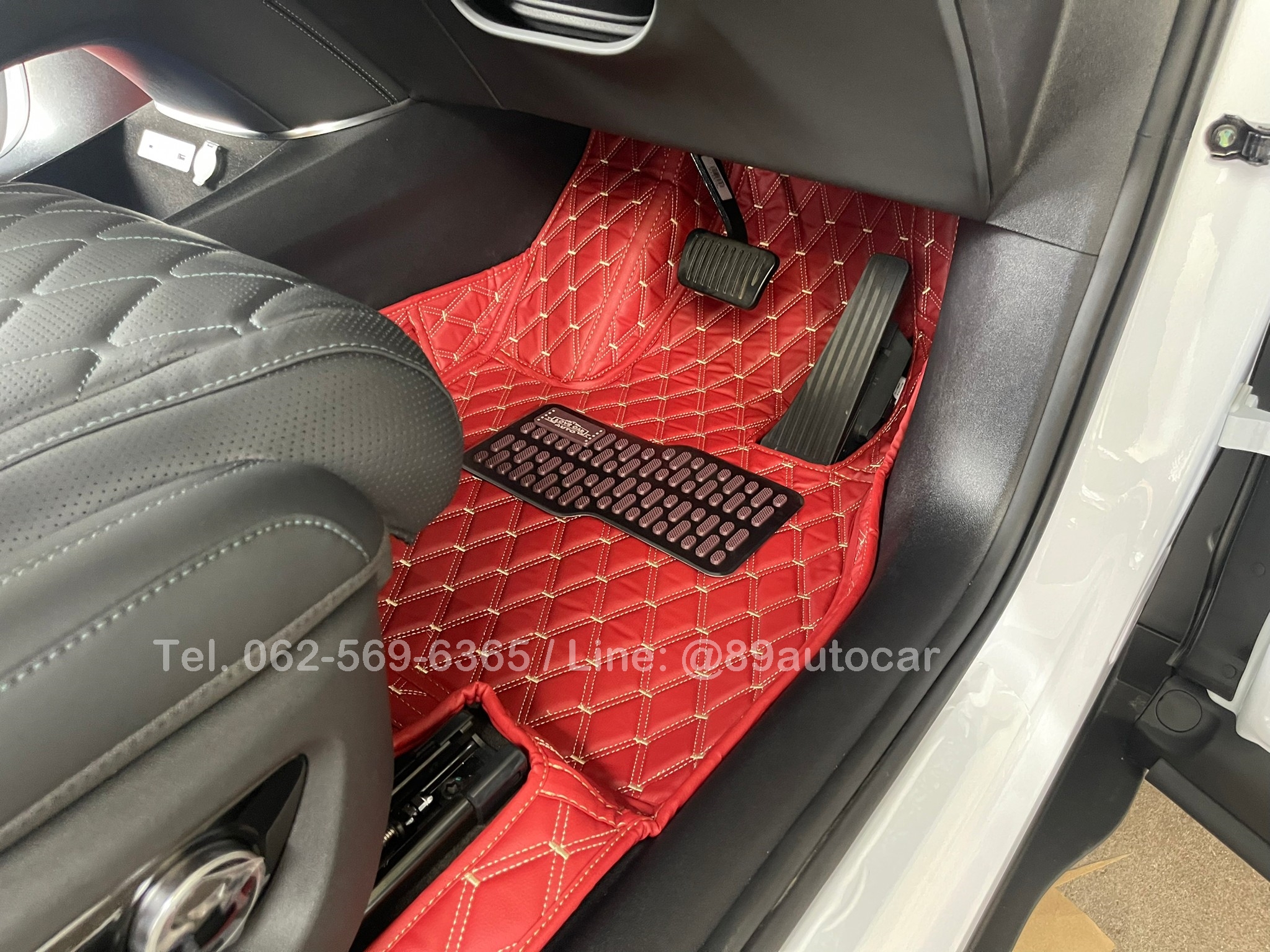 พรมปูพื้นรถยนต์ BYD Sealion 7 (บีวายดี ซีไลอ้อนเจ็ด) ปูพรมVVIP สีแดงไวน์ด้ายทอง 6 ชิ้น