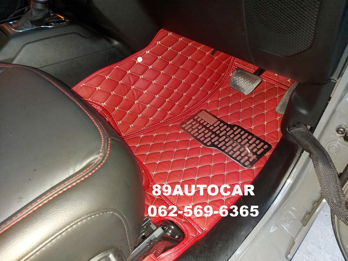 พรมรถ Jeep Wrangler Robicone ปูพรมหกดี สีแดงสด เข้ารูป เต็มคัน