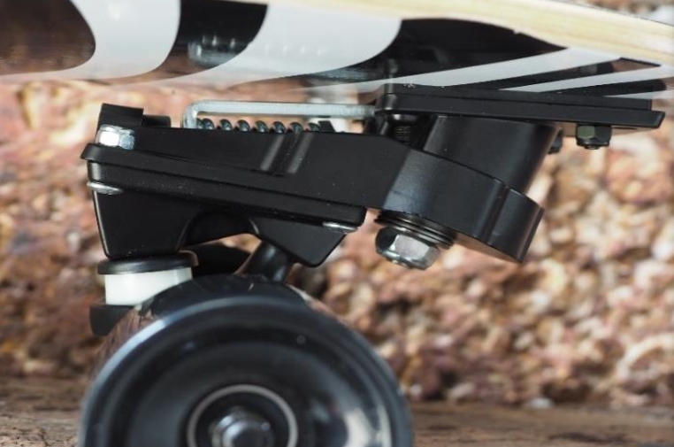 Surf Skate ยี่ห้อ S-Fight รุ่น S7 FishDeck ทรัค S7 (หน้าไว ปั้มง่าย พริ้วตัว) บอร์ดทรง หางปลา ไม้เมเปิ้ล 7 ชั้น หนา13มิล