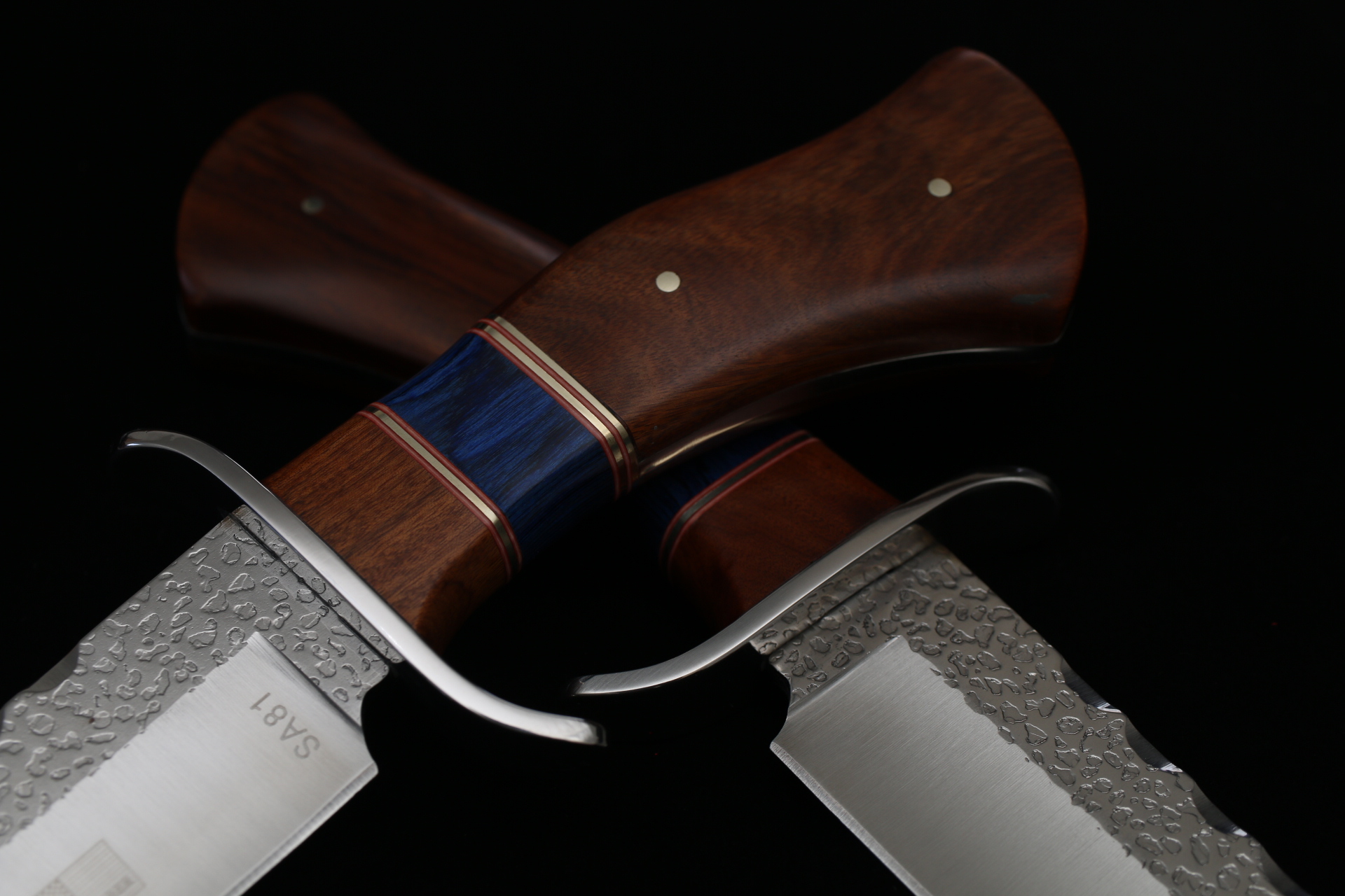 มีดเดินป่า COLUMBIA รุ่น SA81 ด้ามไม้ทรงโค้ง ทรงใบมีดสวย