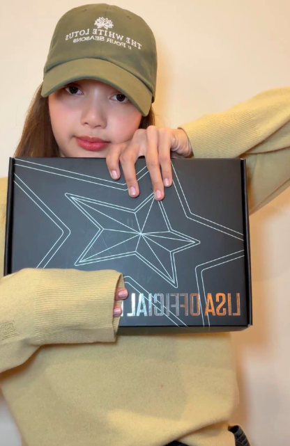PRE. แท่งไฟลิซ่า LISA official Star Light Stick (นำเข้าเกาหลี 14- 25วัน)