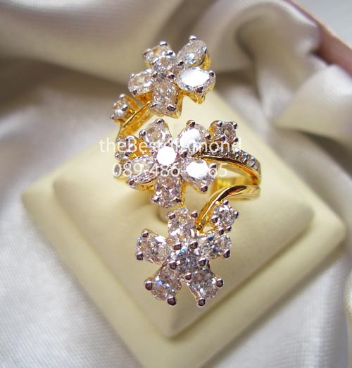 BR609+Wow 3 big flowers+++ แหวนเพชร cz หรูหรามากๆๆ สวยสุดๆ หากชอบแหวนอลังการ แบบRight Hand Ring ต้องไม่พลาด ใส่แล้วสวยเต็มนิ้วเลยค่ะ