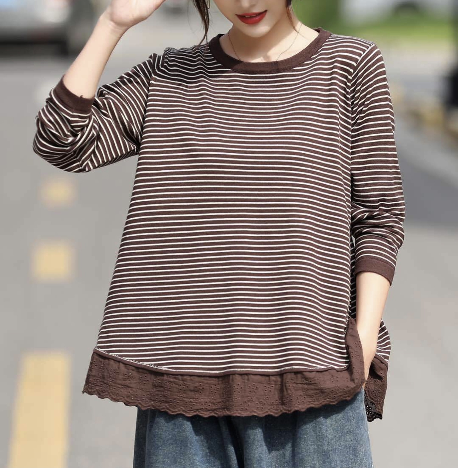 เสื้อยืดไหมพรมลายทางแต่งชายผ้าลูกไม้