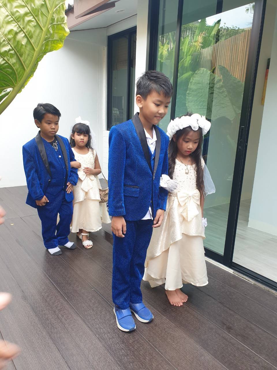 พร้อมเช่า ชุดสูทเด็กชาย สีน้ำเงิน เนื้อกากเพชร แบบหรูหรา (พร้อมเช่าไซส์ 120 , 130 , 150)