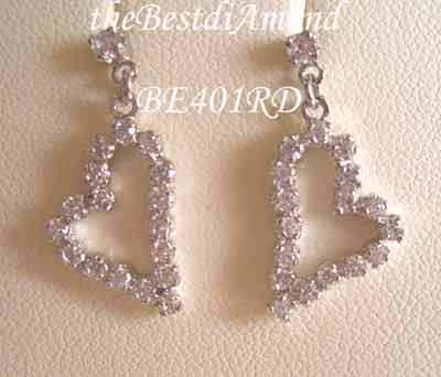 BE401RD+++ต่างหูหัวใจรอรักค่ะ ^_* เป็นรูปหัวใจ ห้อยตุ้งติ้ง ห้อยข้างละ 1 ดวง เหมือนรอรักเลยค่ะ ทันสมัย โมเดินส์มาก ใส่แล้วน่ารักดีค่ะ สวยเก๋