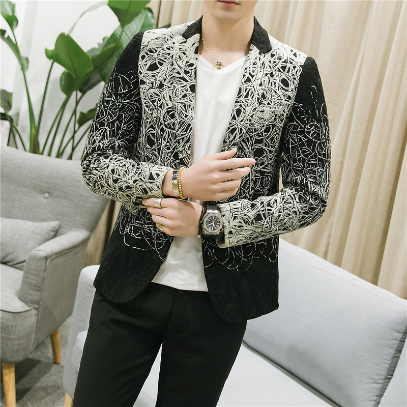 พร้อมเช่า เสื้อสูทชาย สีขาวดำ ปักลายกราฟฟิก กางเกงดำ