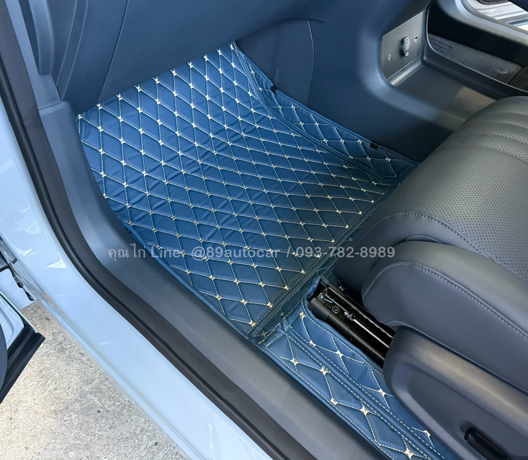 พรมปูพื้นรถยนต์ Geely EX5 (จีลี่ อีเอ็กซ์ 5) ปูพรม6D สีน้ำเงินด้ายทอง 6 ชิ้น เต็มคัน