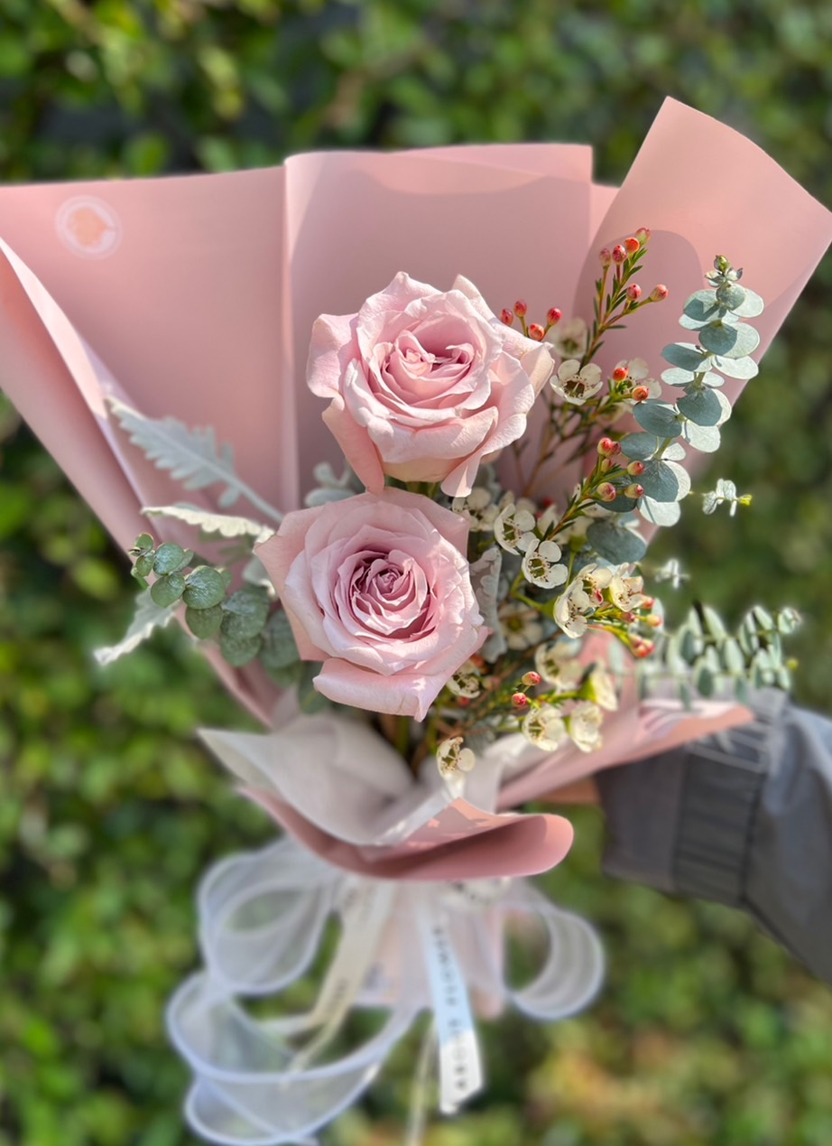 Flower Bouquet ดอกกุหลาบเอกวาดอร์ นำเข้า คัด Size ช่อ 2 ดอก พร้อมตกแต่ง สามารถเปลี่ยนสีได้