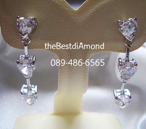 BE609RD+++ต่างหู 3 hearts+++ต่างหูเพชรรูปหัวใจ เป็นต่างหูระย้า ใส่ออกงานสวยมากๆๆ แบบเรียบ หรู อยู่ได้นาน ไม่มีล้าสมัย