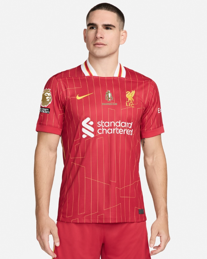 เสื้อลิเวอร์พูลแชมป์พรีเมียร์ลีก 2024/25 รุ่นแฟนบอล อาร์มทองพรีเมียร์ลีก no room for racism ด้านหลัง CHAMPIONS 24/25 ของแท้