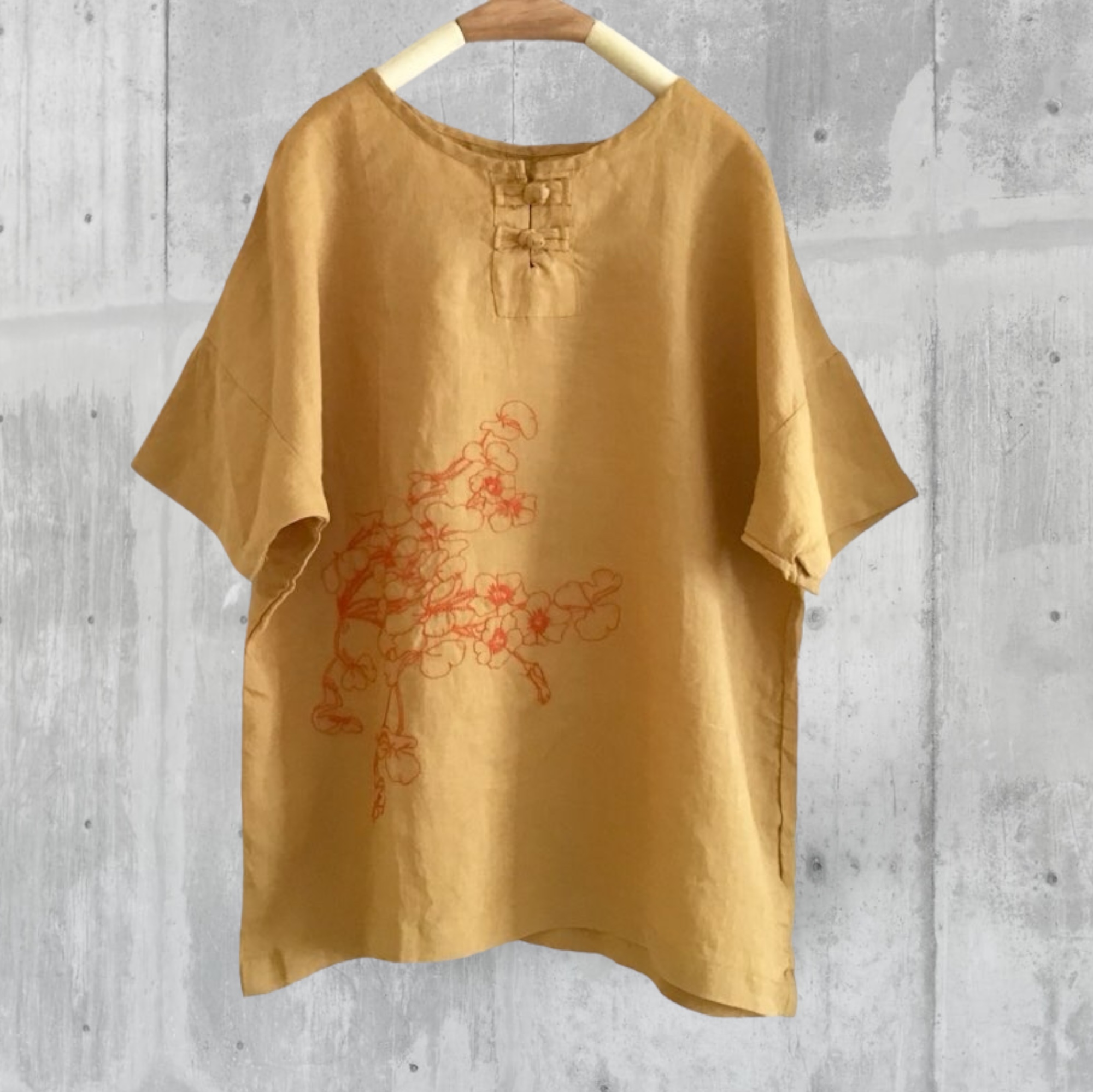 เสื้อผ้าลินินปักลาย