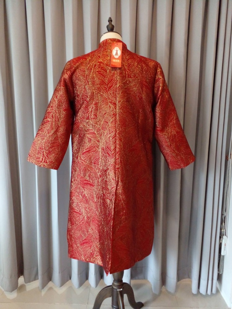 พร้อมส่ง เสื้อคอจีนยาวแขนยาว ผ้าไหมจีน สีแดงปักดิ้นทอง (ไซส์ M)