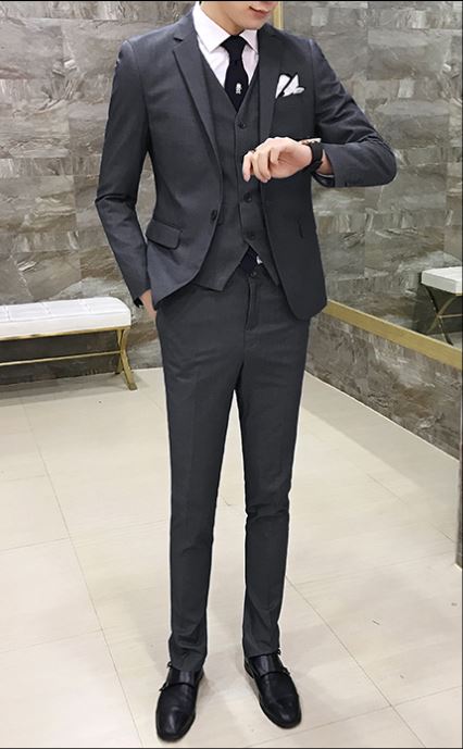 พร้อมเช่า ชุดสูทชาย สีเทาเข้ม เข้ารูป พร้อมเสื้อกั๊ก