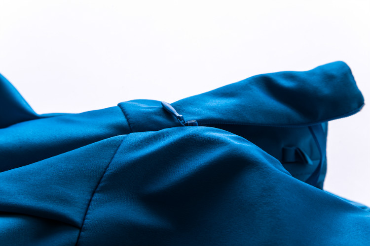 พร้อมส่ง ชุดราตรีสั้น เกาะอก Karen สีน้ำทะเล ปักดอกสีเงิน จับเดรปด้านหน้า (เหลือเฉพาะไซส์ S)