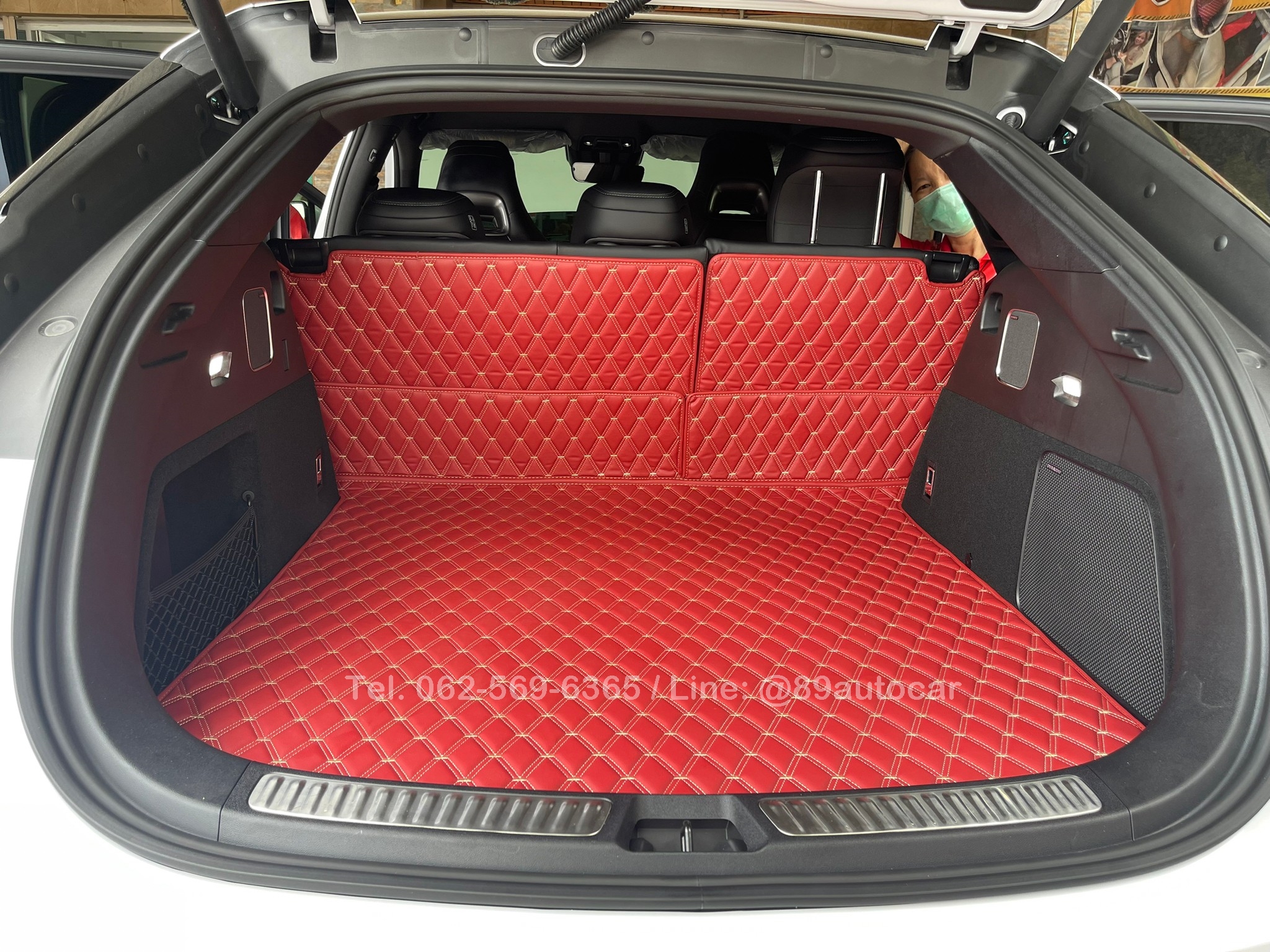 พรมรถยนต์ BYD Sealion 7 พรม7D สีแดงไวน์ด้ายทอง เต็มคัน 9 ชิ้น พร้อมไวนิลดักฝุ่น 3 ชิ้น